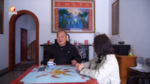 七旬老人勇闯火场救邻居