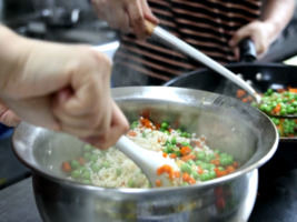 立夏至 豌豆糯米饭飘香