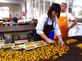 绿豆糕甜粽儿香 端午味道绵又长
