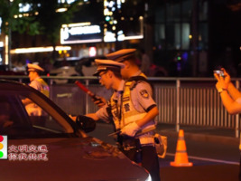 文明交通 你我共建
夜查电动车安全隐患   当好群众“守夜人”