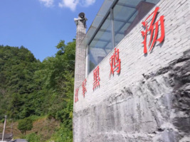 张晖：盘活“老窑洞”  助力红色旅游