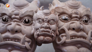 傩面匠人：一把刻刀让千年傩神“活”起来